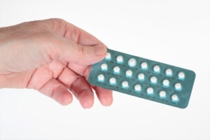 Contraception orale et antibiotiques à large spectre : suppression de l’interaction