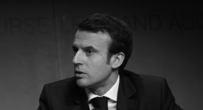 Bercy : Emmanuel Macron remplacé par Michel Sapin