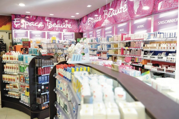 Hygiène et soins de beauté : les pharmacies concurrencent les parfumeries et les grands magasins