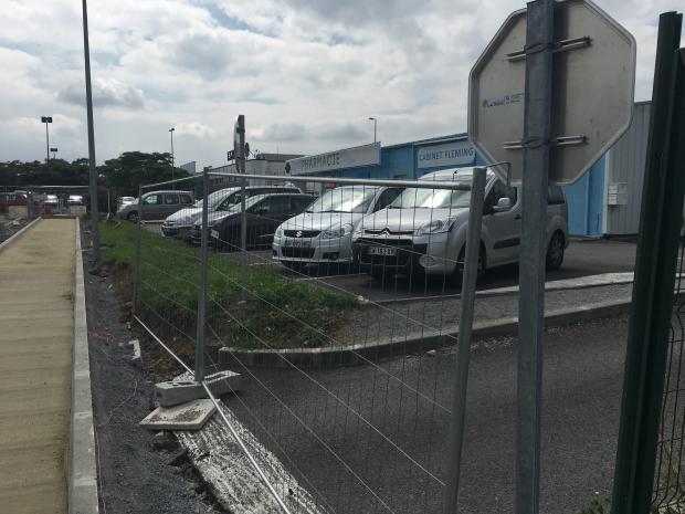 Oloron-Sainte-Marie : le parking d’une pharmacie, objet d’un litige avec Leclerc