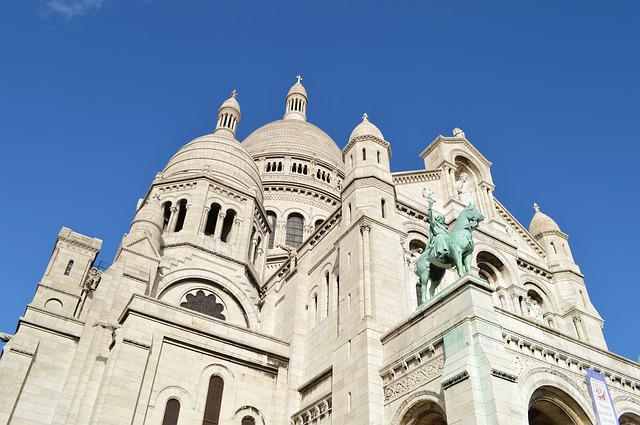 Enseigne Monge : trois nouvelles pharmacies à Paris