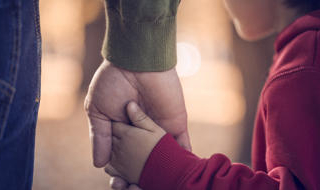 Arrêt pour garde d’enfants : 14 jours, et après ?