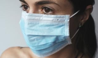 Masques : les patients positifs au Covid n’ont plus besoin de prescription