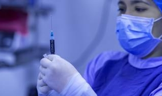 Vaccin grippe et vaccin covid : quel délai entre les deux ?