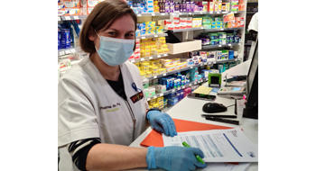 Covid-19 : premières images d’une séance de vaccination à l’officine