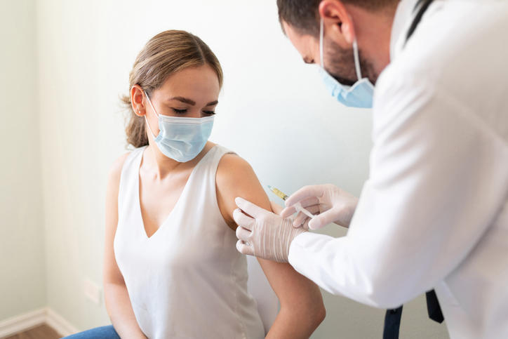 Vaccination en officine par les préparateurs : la perspective d’une revalorisation de salaire