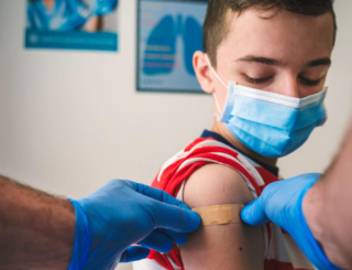 Vaccination anti-Covid-19 des 5-11 ans : quels enfants, quand et avec quels vaccins ? 