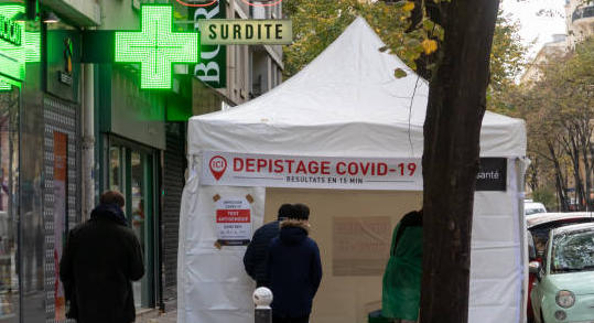 Tests de dépistage anti-Covid-19 : hausse ininterrompue et pharmacies à rude épreuve