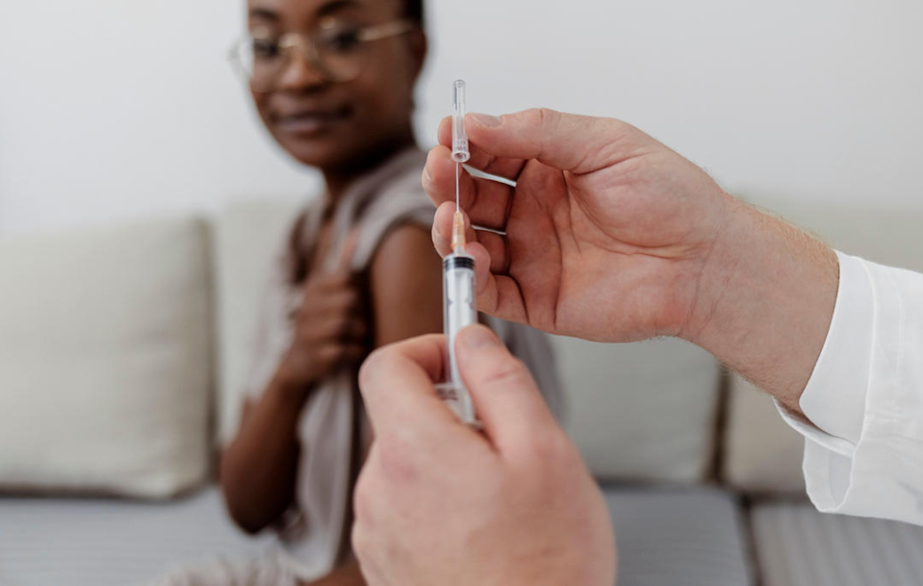 Compétences vaccinales élargies : un traitement de faveur pour les infirmiers ?