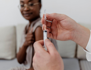 Compétences vaccinales élargies : un traitement de faveur pour les infirmiers ?