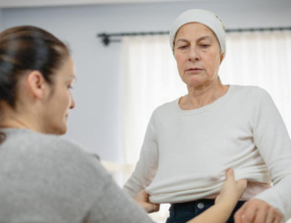 Patients confrontés au cancer : comment aider les proches aidants