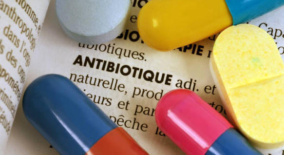 Amoxicilline : l’incompréhensible baisse de prix en pleine pénurie 