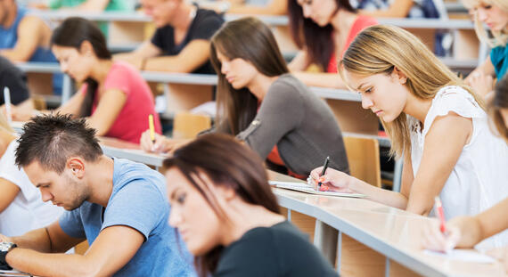 Rentrée universitaire : elle coûte plus de 3 000 euros aux étudiants en pharmacie