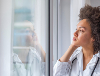 Déserts médicaux : faut-il imposer aux médecins de quitter leur région d’origine ?