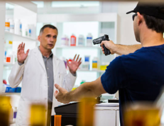 Sécurité : comment se prémunir des vols et des agressions en pharmacie ?