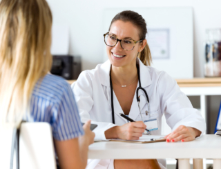 Médecine du travail : pourquoi les salariés font-ils l’objet d’un suivi renforcé ?