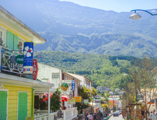 Cessions d’officines à La Réunion : un marché sous pression, des prix en hausse