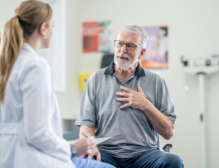 Participation des préparateurs aux nouvelles missions : l’hôpital peut-il montrer la voie à l’officine ?